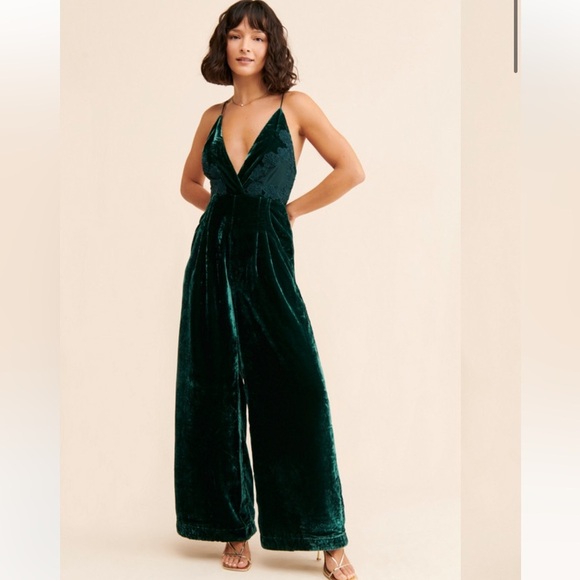 kelly green sweater dress Rumi green embroidered halter neck – Kaveri Collective main image 0
